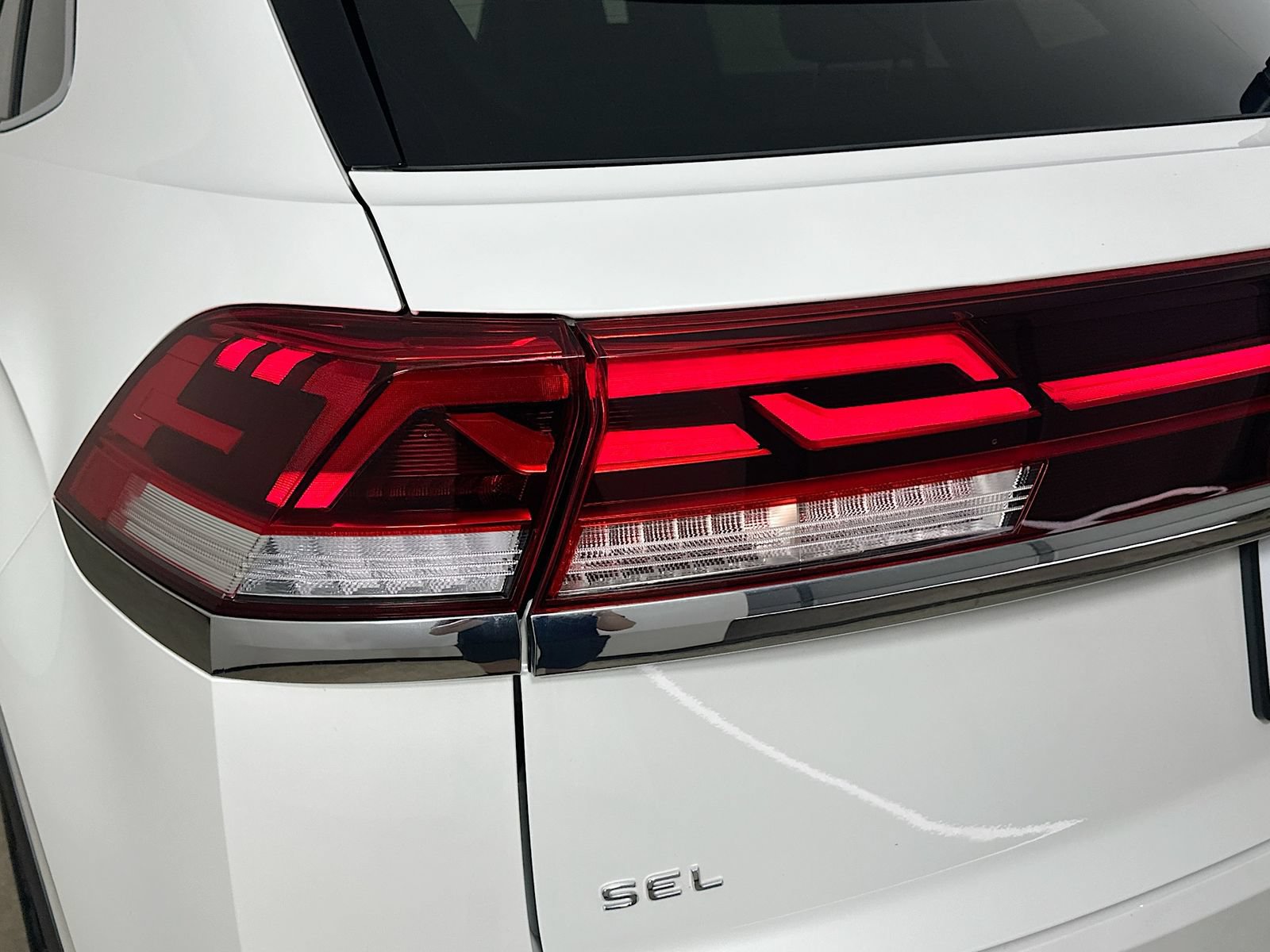 Certified 2025 Volkswagen Atlas Cross Sport SEL AWD/4WD image 13