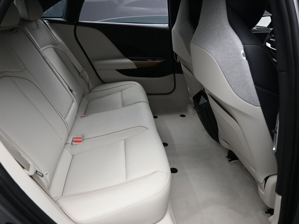 Used 2024 Lucid Air Touring image 30