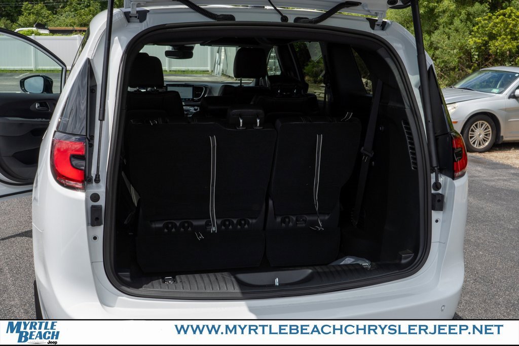 New 2026 Chrysler Pacifica Select image 30
