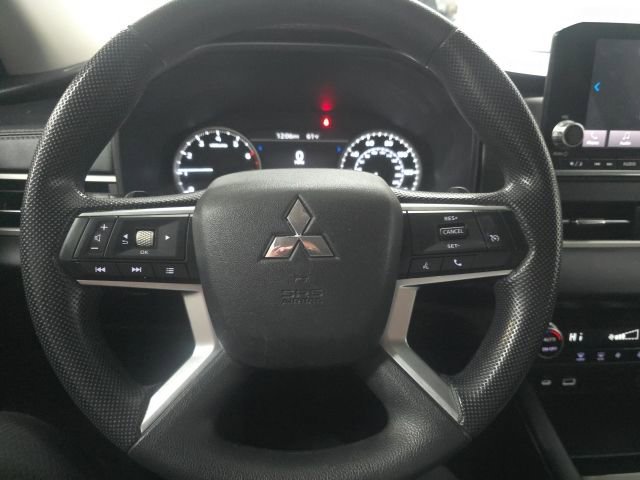 Used 2022 Mitsubishi Outlander ES image 29