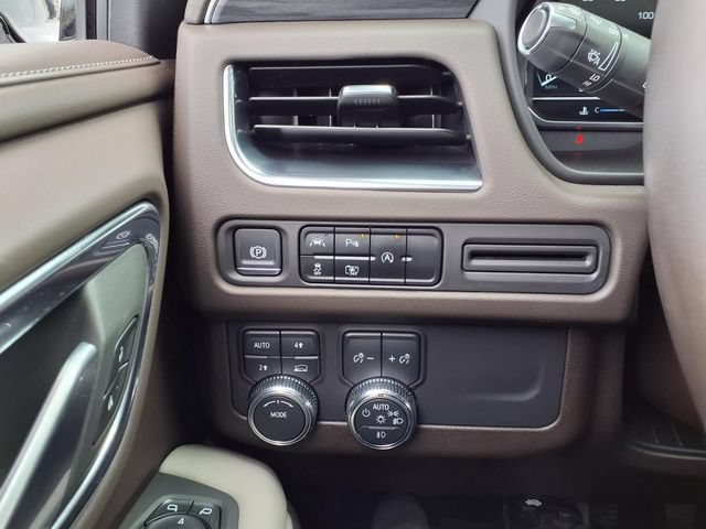 Used 2024 GMC Yukon SLT w/ SLT Luxury Package AWD/4WD image 28