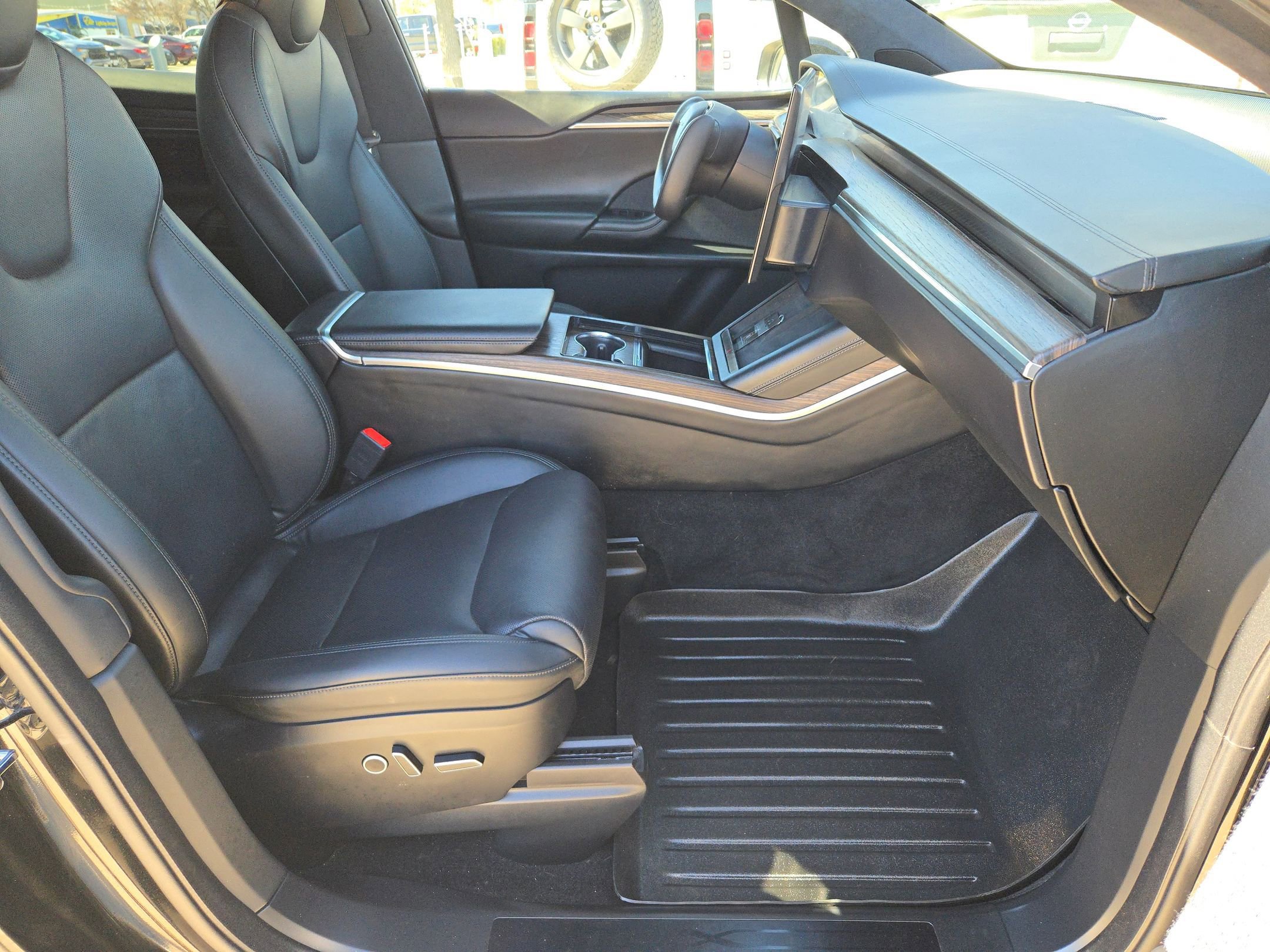 Used 2022 Tesla Model X image 25