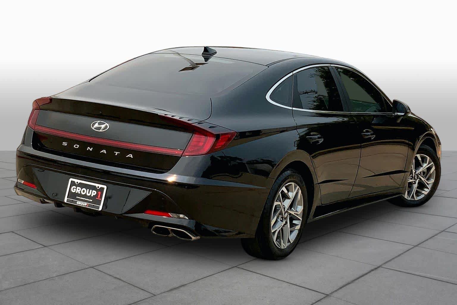Used 2022 Hyundai Sonata SEL w/ Preferred Accessory Package FWD image 12