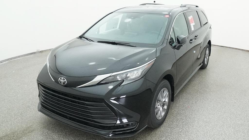 New 2026 Toyota Sienna LE FWD image 20