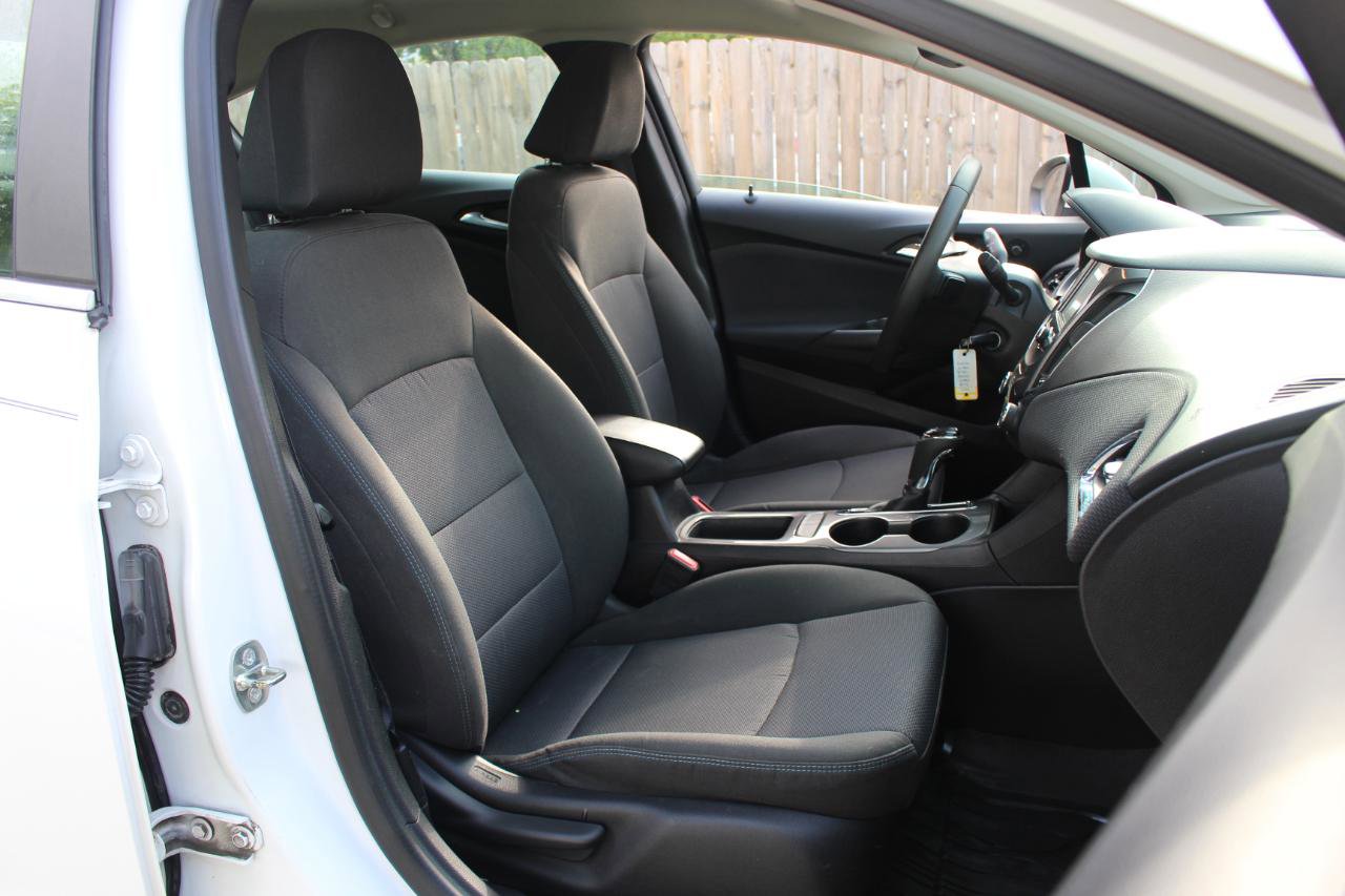 Used 2018 Chevrolet Cruze LT FWD image 37