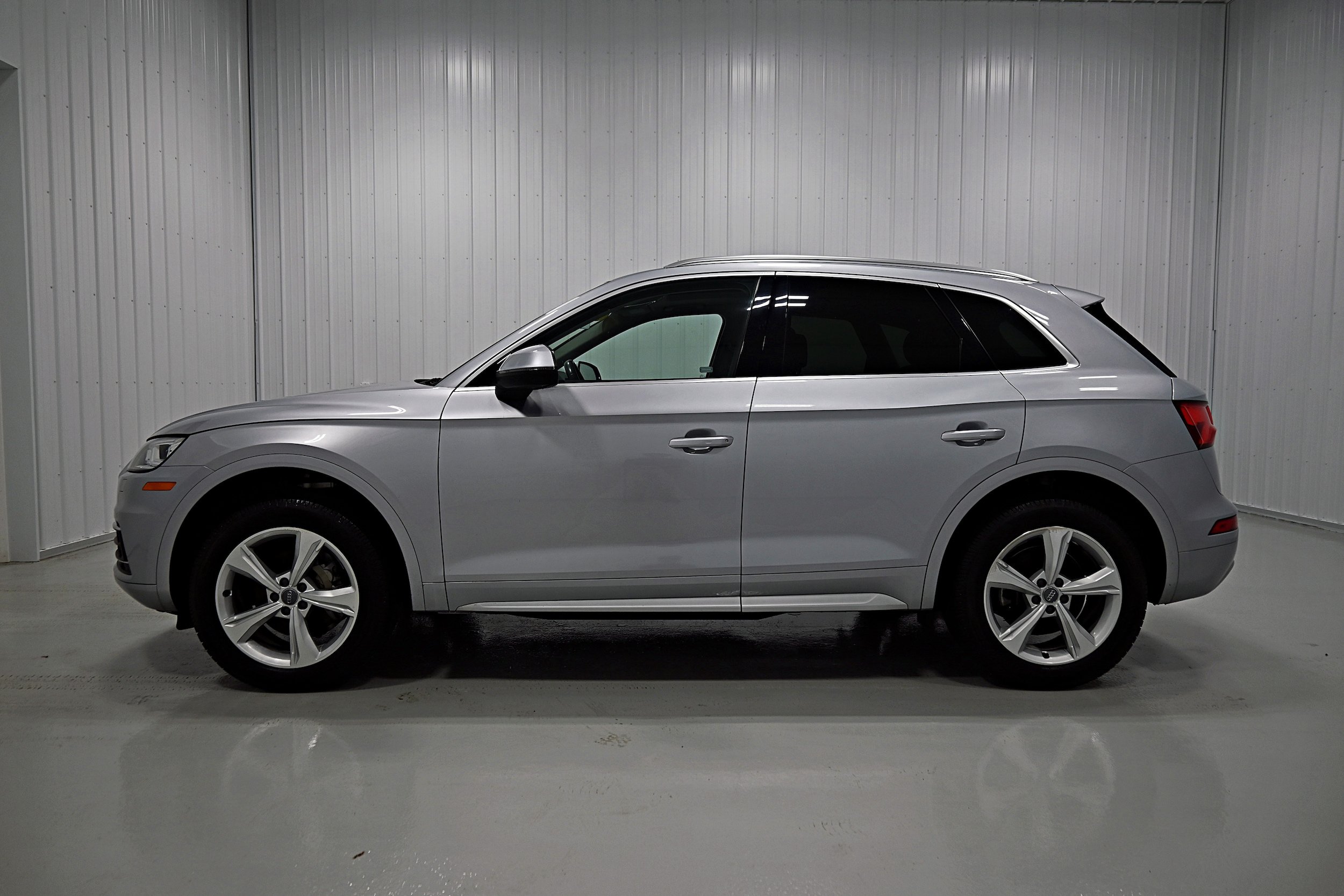 Used 2020 Audi Q5 2.0T Premium Plus w/ Premium Plus Package AWD/4WD image 24