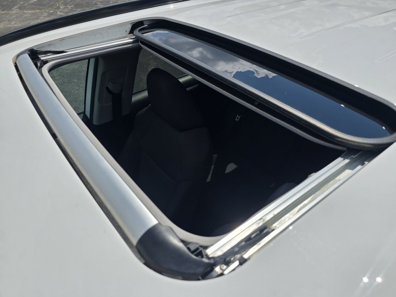 Certified 2019 Toyota RAV4 XLE w/ Convenience Package AWD/4WD image 3