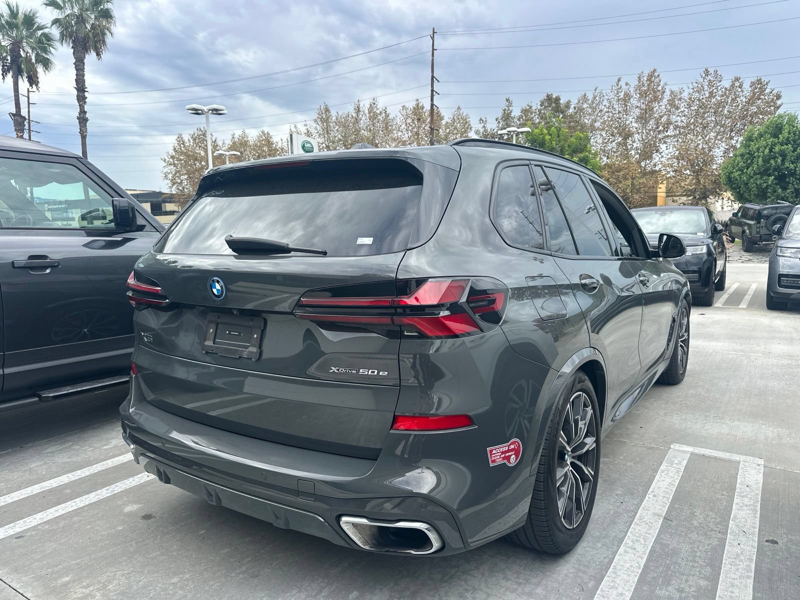 Used 2024 BMW X5 xDrive50e w/ M Sport Package AWD/4WD image 3