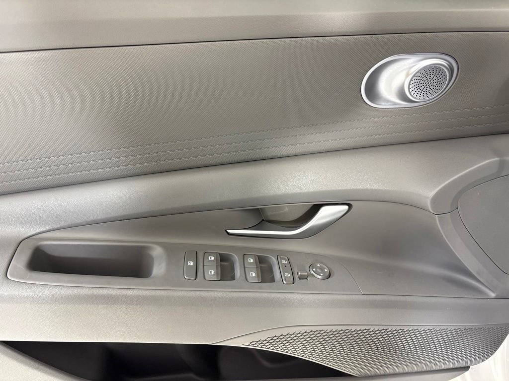 Certified 2025 Hyundai Elantra Hybrid FWD image 17