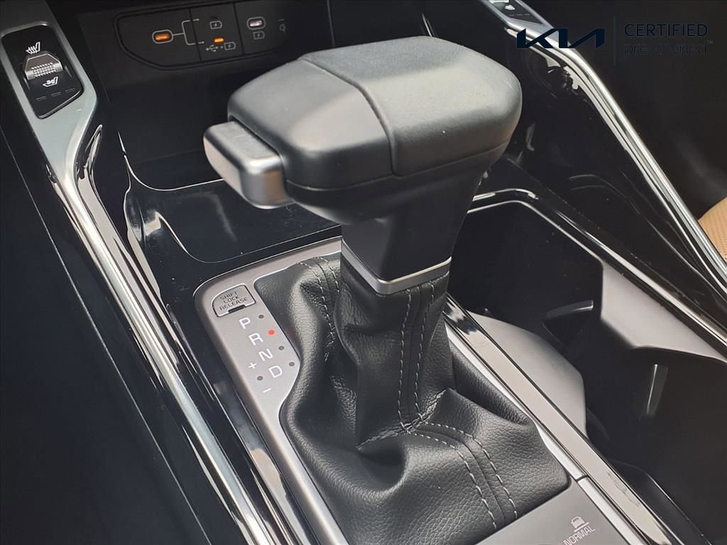 Certified 2025 Kia Sorento SX Prestige w/ Olive Brown Leather Package image 8