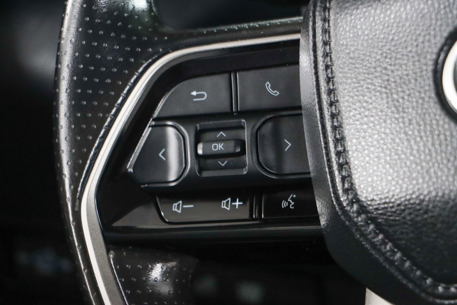 Used 2024 Toyota Tundra SR5 AWD/4WD image 14