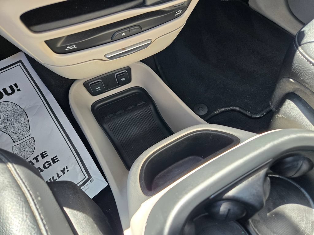 Used 2021 Chrysler Pacifica Touring-L w/ Uconnect Theater Family Group AWD/4WD image 31