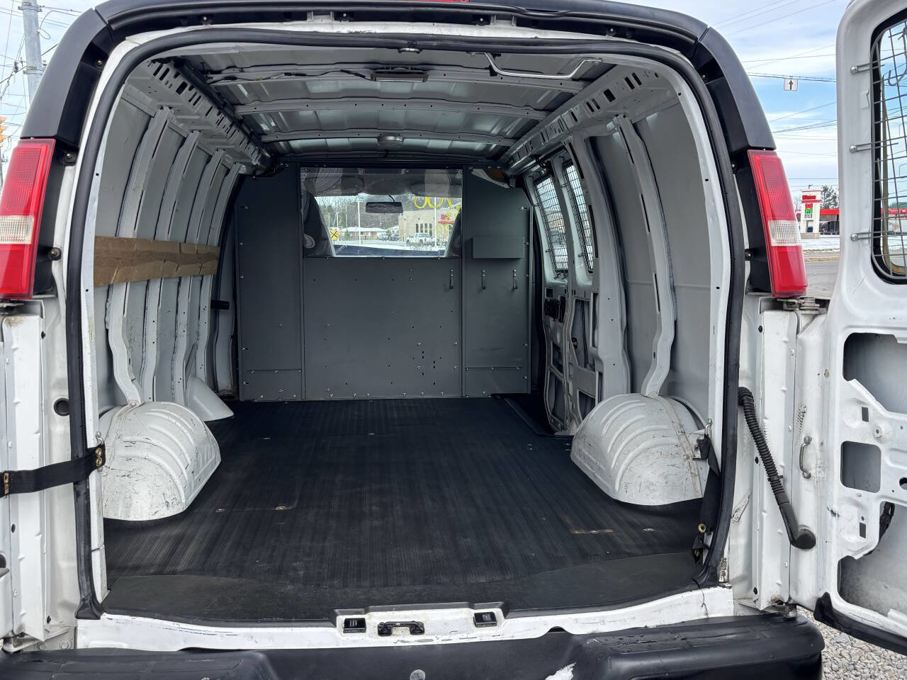 Used 2013 Chevrolet Express 2500 image 11