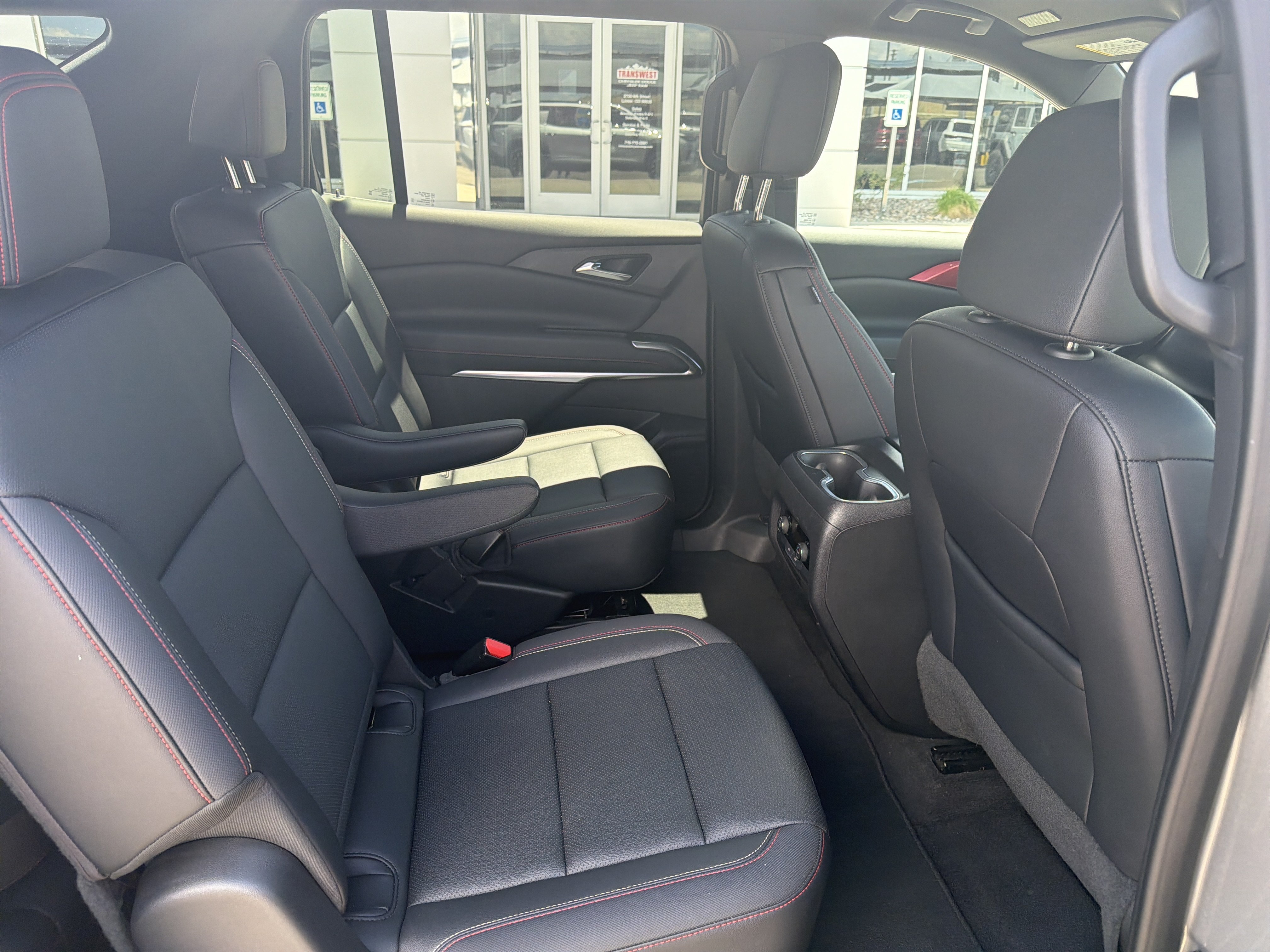 Used 2025 Chevrolet Traverse Z71 AWD/4WD image 11