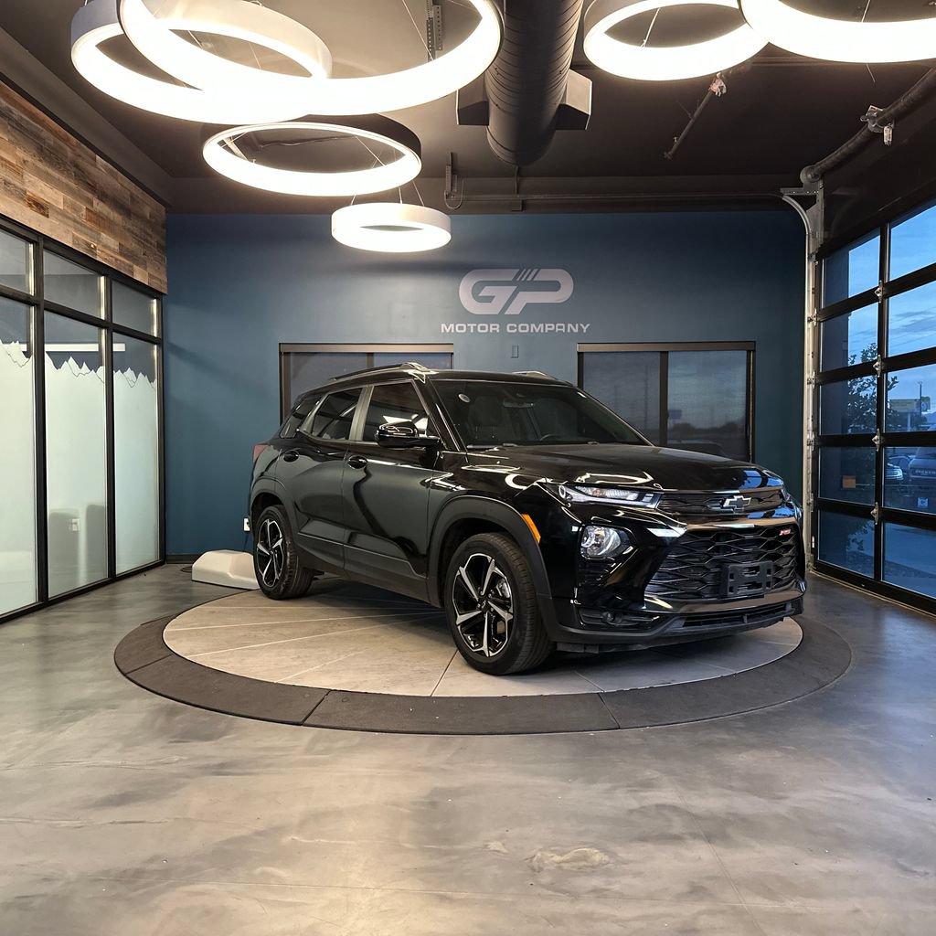 Used 2021 Chevrolet TrailBlazer RS w/ Sun and Liftgate Package FWD image 1
