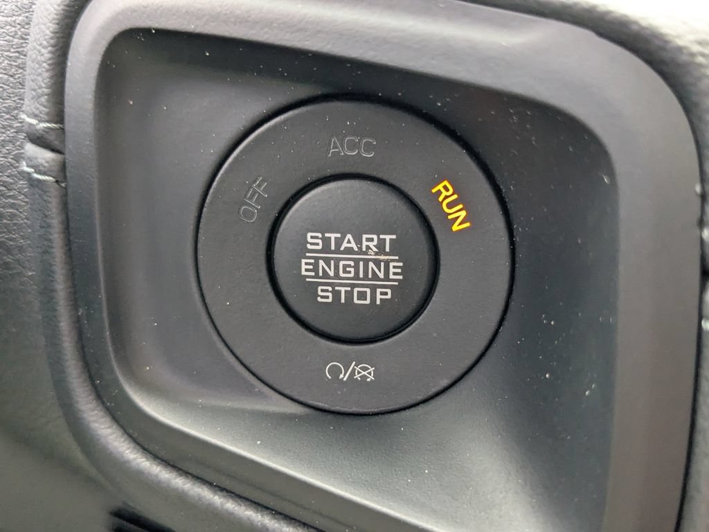 Used 2024 Jeep Gladiator Mojave AWD/4WD image 29