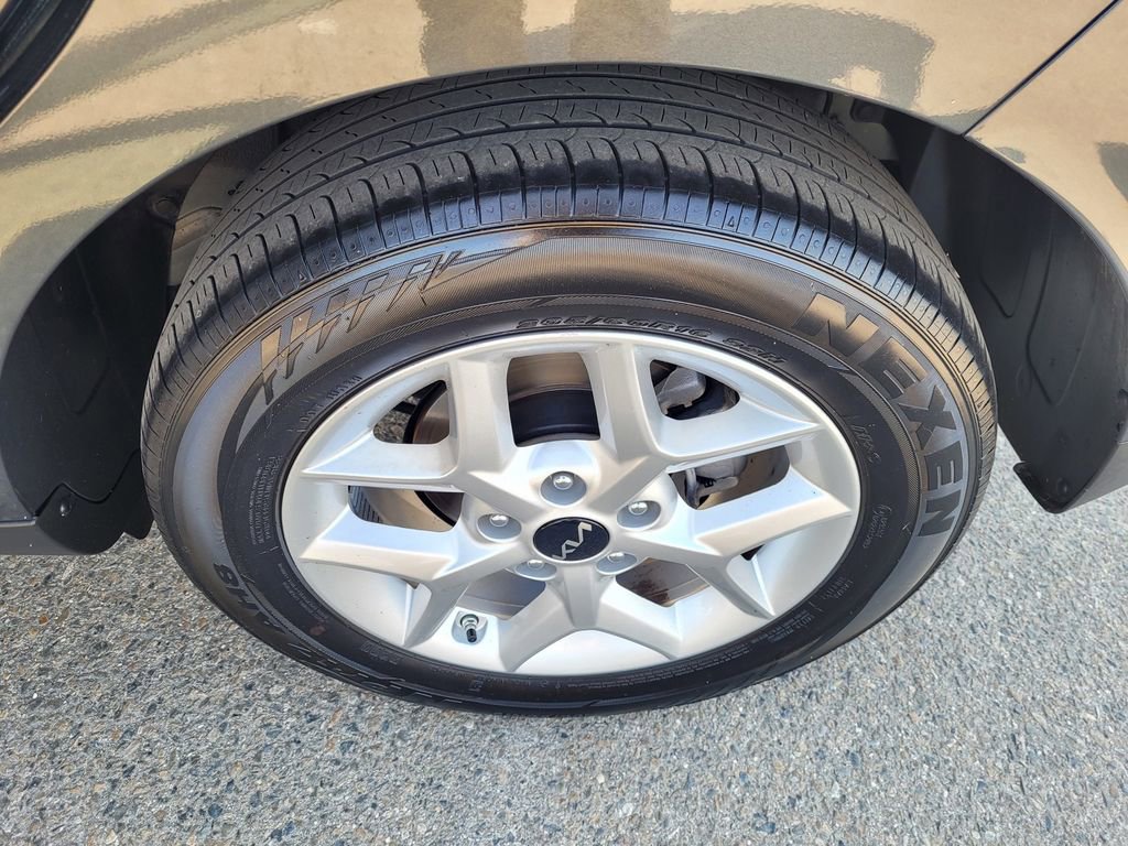 Used 2025 Kia Soul LX w/ LX Technology Package image 24