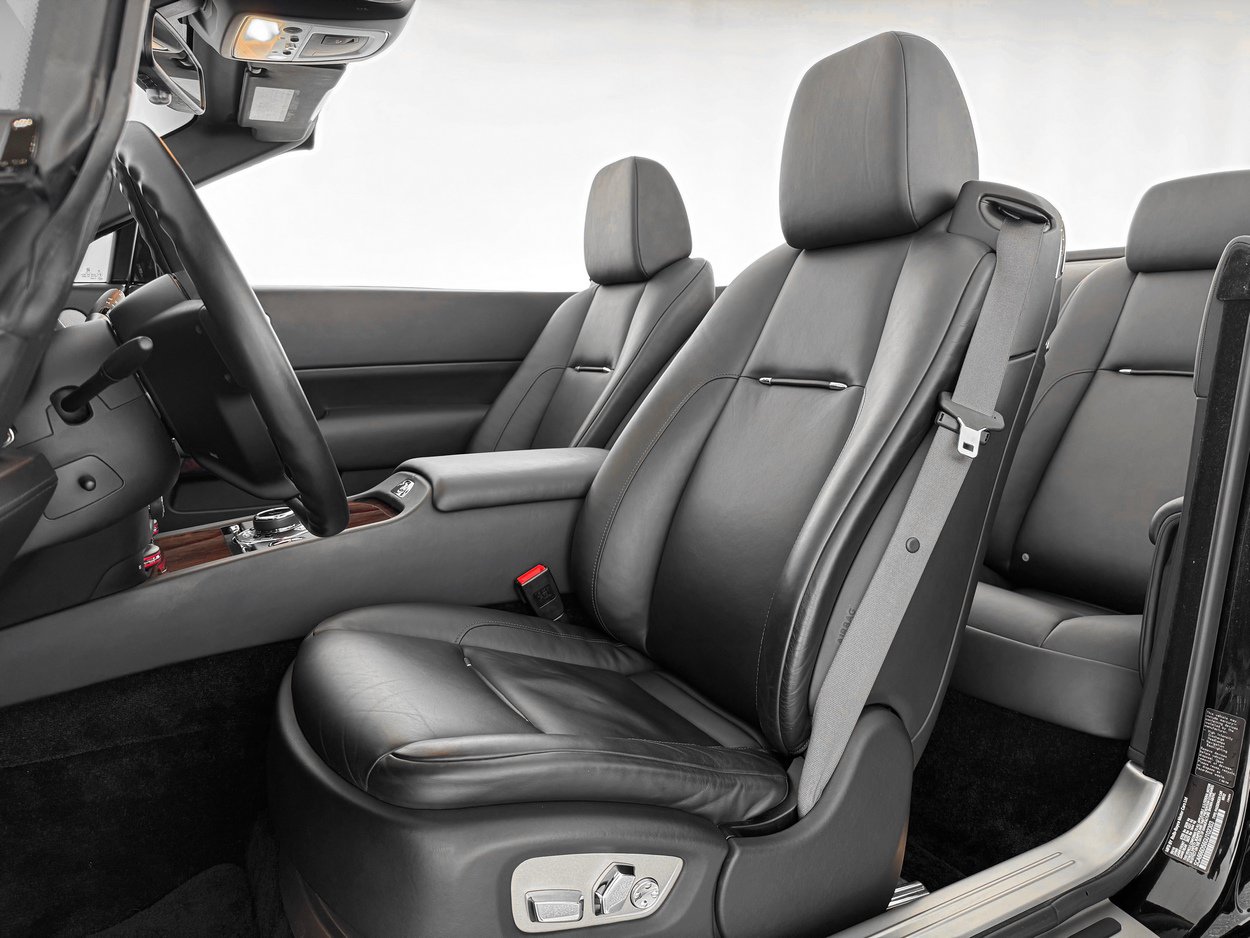 Used 2016 Rolls-Royce Dawn RWD image 17