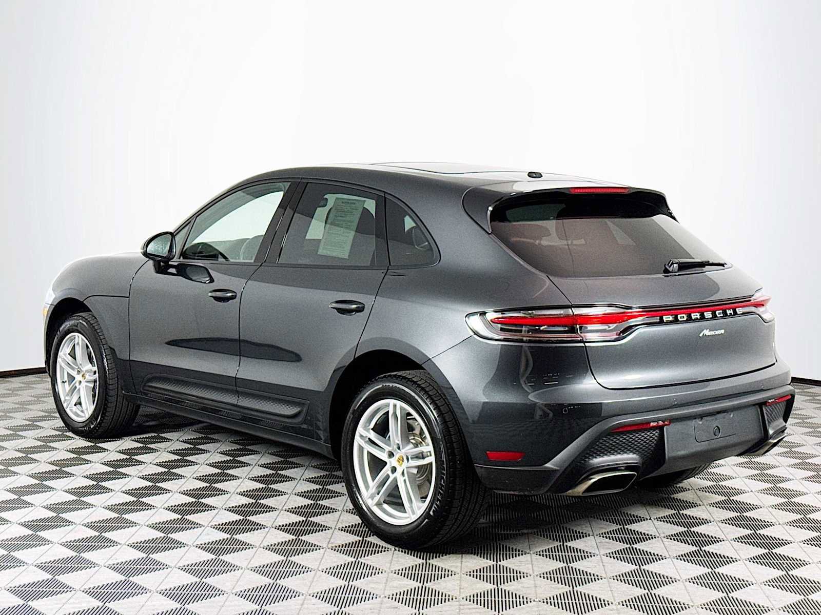 Used 2025 Porsche Macan image 7