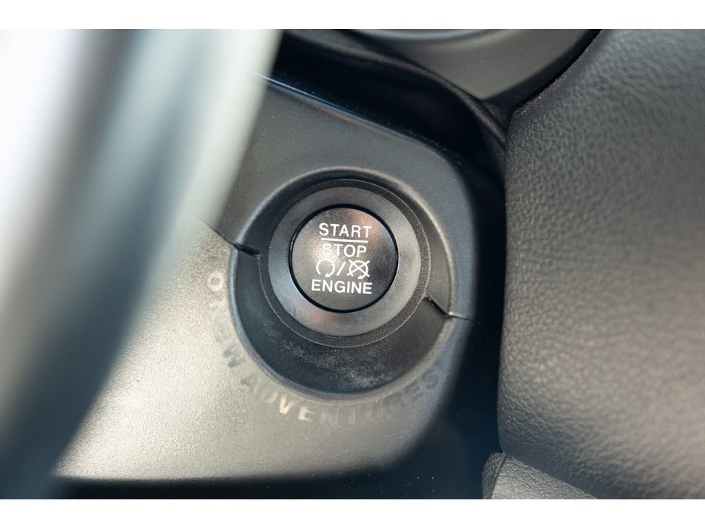 Used 2021 Jeep Renegade Latitude w/ Convenience Group image 27