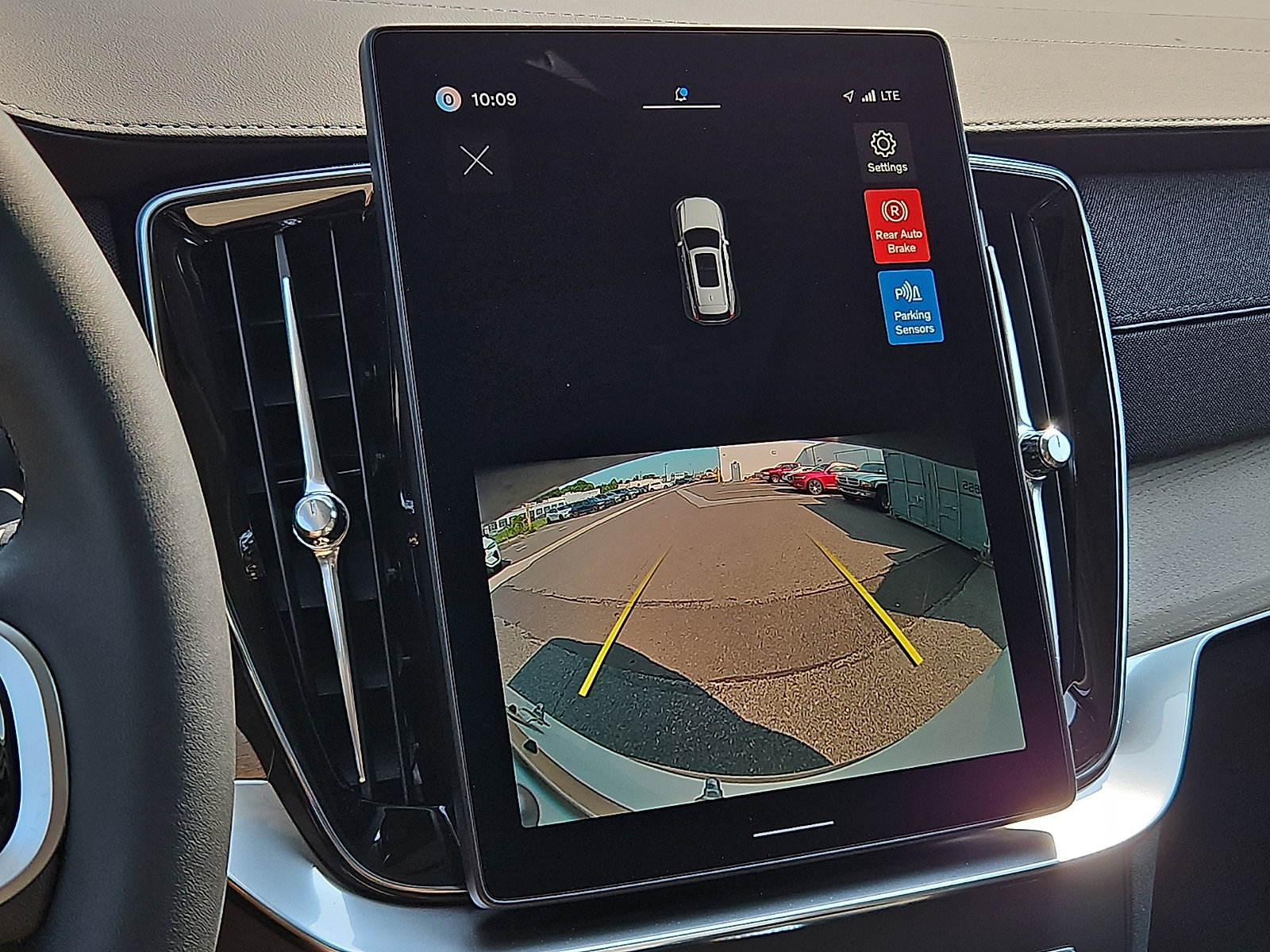 New 2026 Volvo XC90 B5 Core AWD/4WD image 17