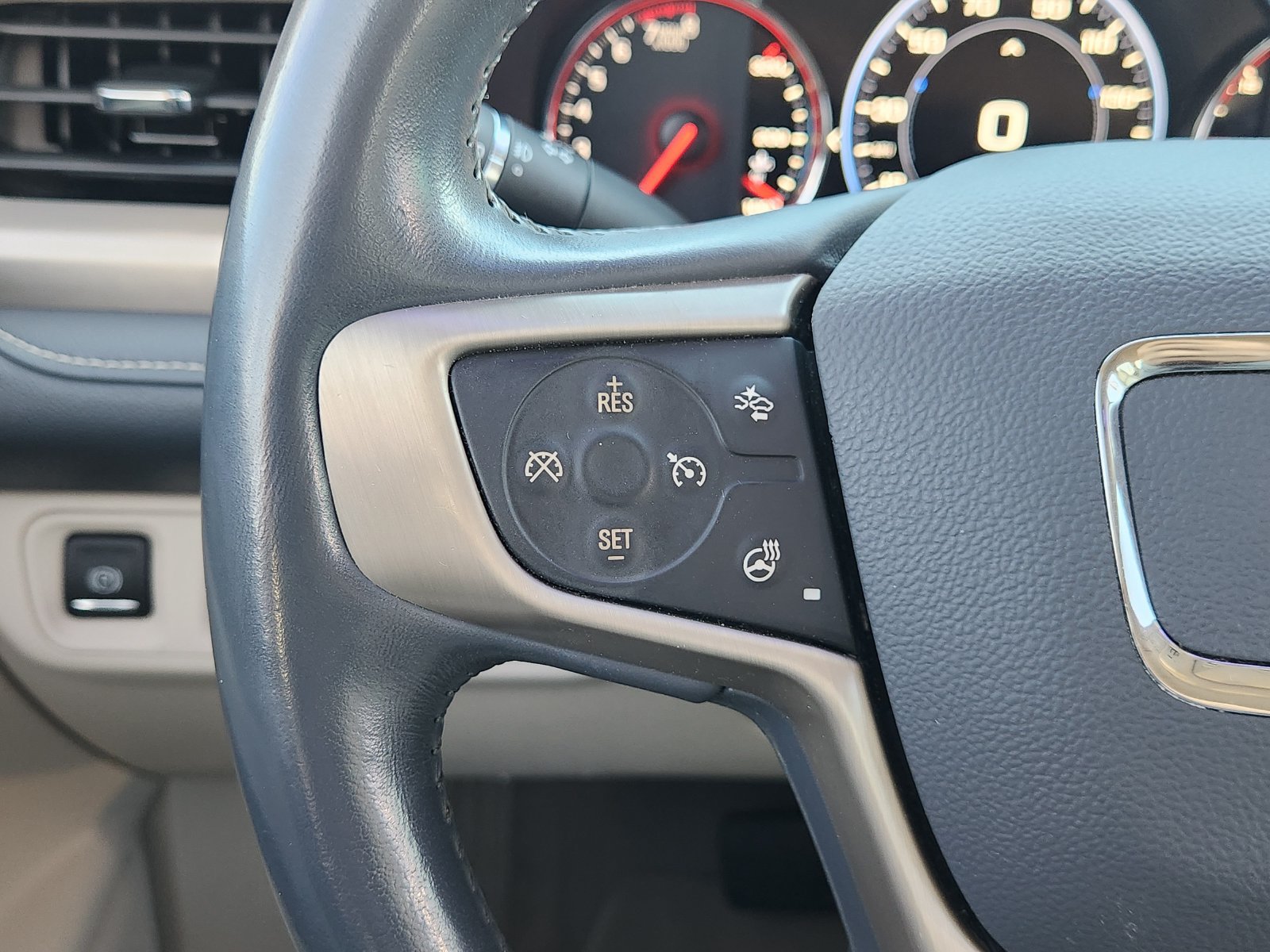 Used 2021 GMC Acadia Denali w/ Denali Technology Package FWD image 31