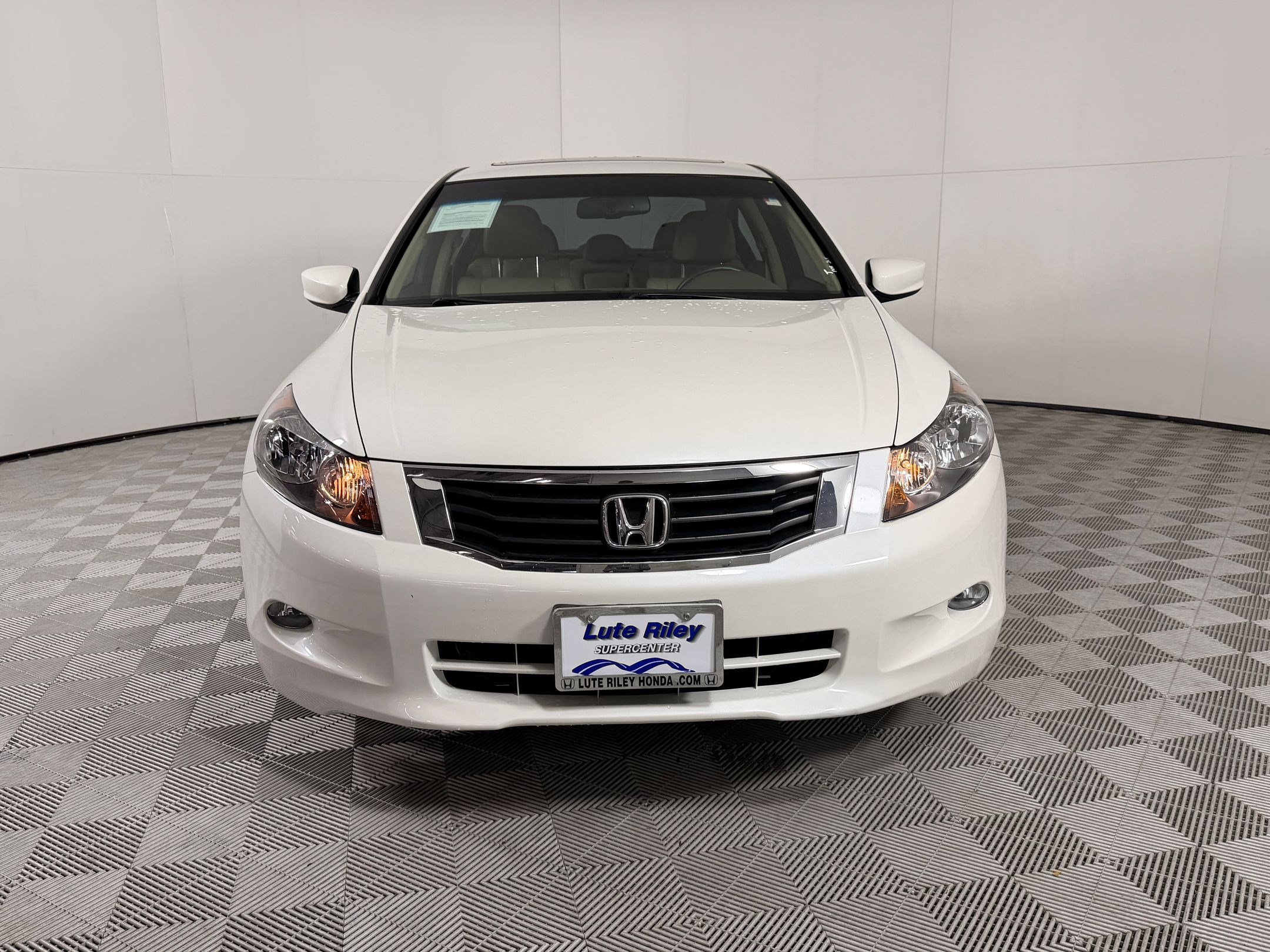 Used 2010 Honda Accord EX-L image 6