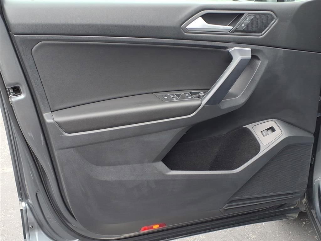 Used 2021 Volkswagen Tiguan SEL FWD image 18