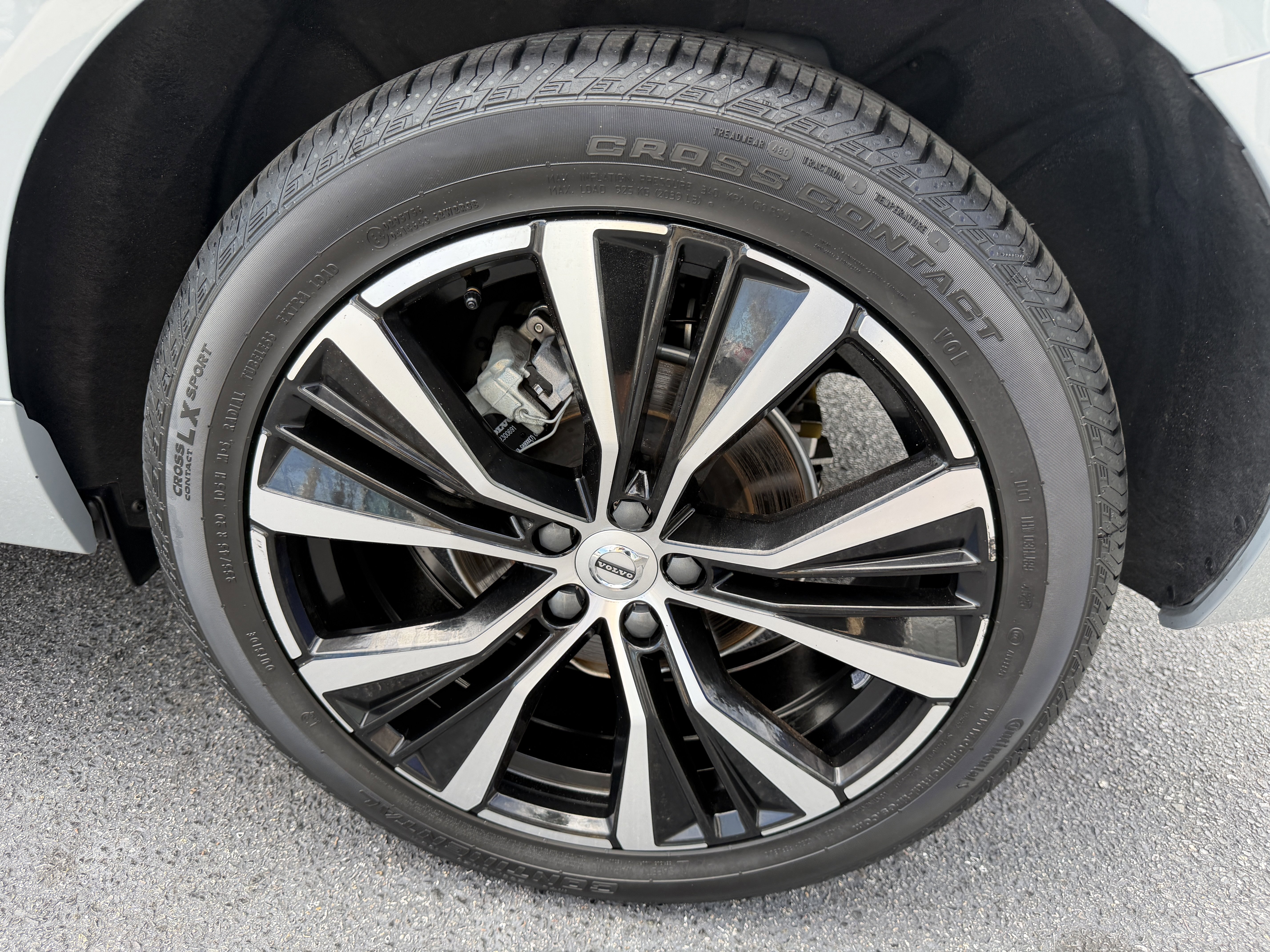 Certified 2024 Volvo XC60 B5 Plus w/ Protection Package Premier AWD/4WD image 33