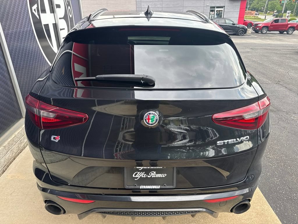 Used 2023 Alfa Romeo Stelvio Veloce AWD/4WD image 11