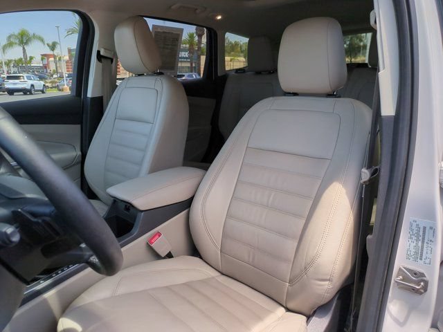 Used 2018 Ford Escape Titanium w/ Ford Safe & Smart Package FWD image 11