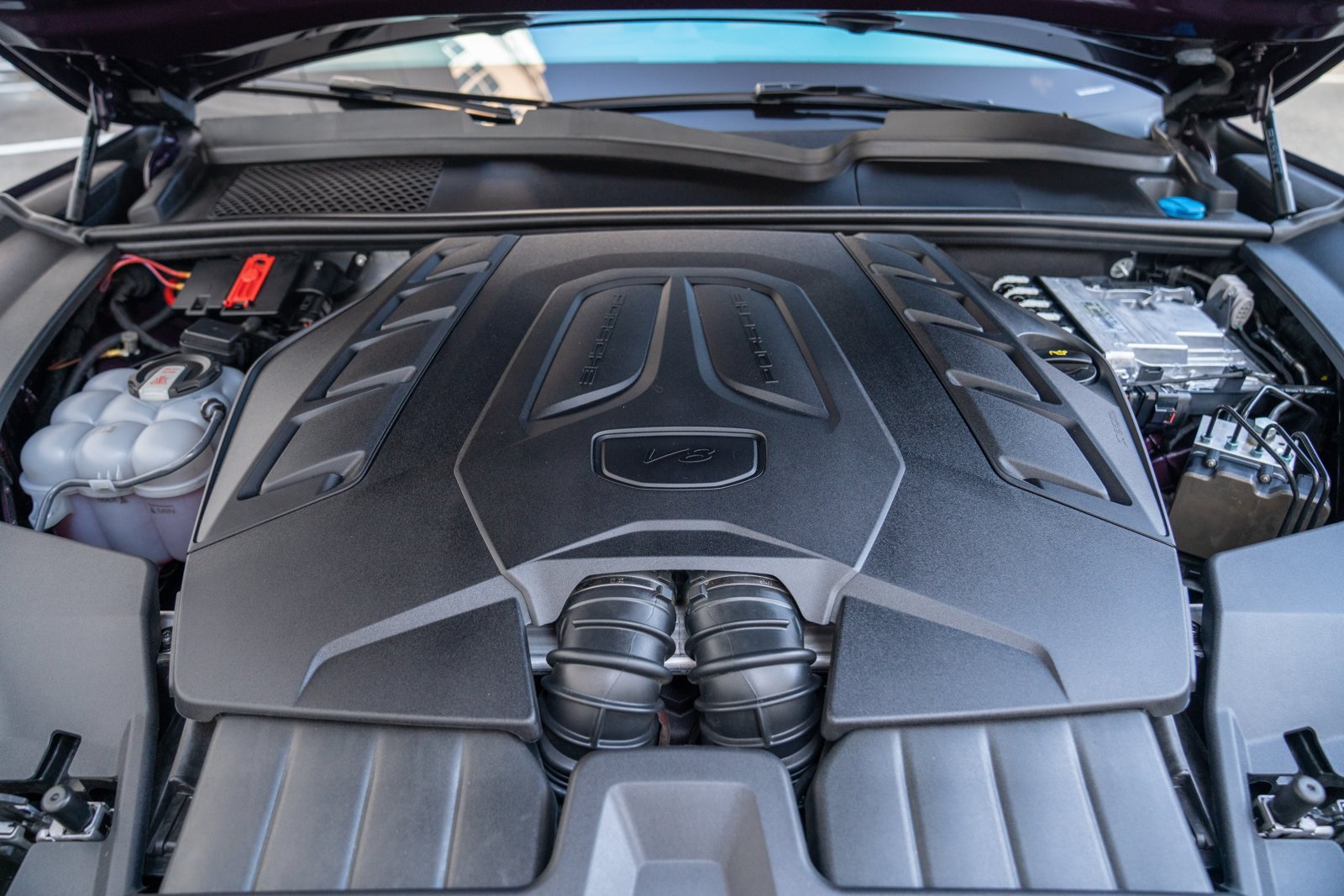 Certified 2025 Porsche Cayenne GTS AWD/4WD image 30