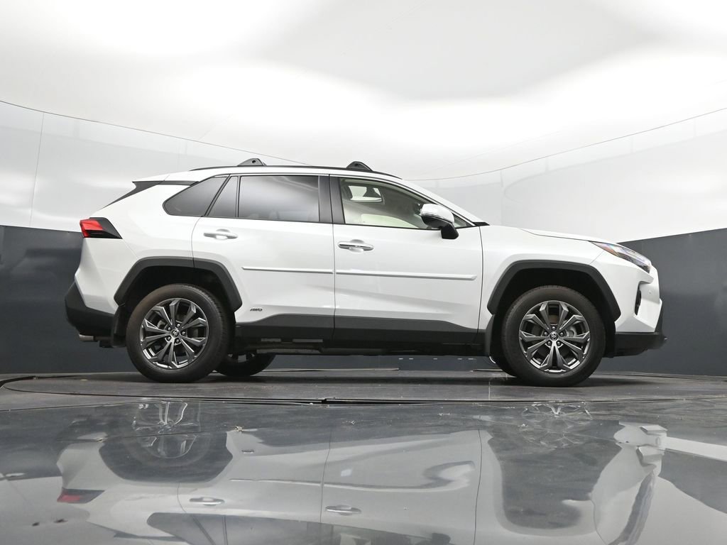 Used 2025 Toyota RAV4 Limited AWD/4WD image 43