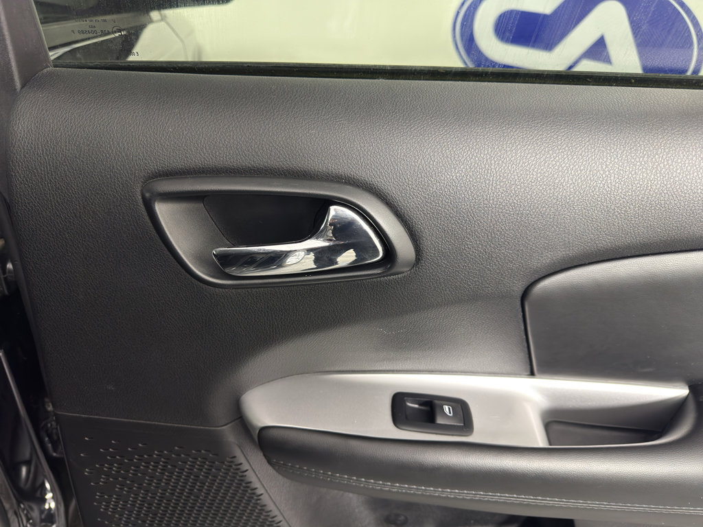 Used 2018 Dodge Journey SE image 34