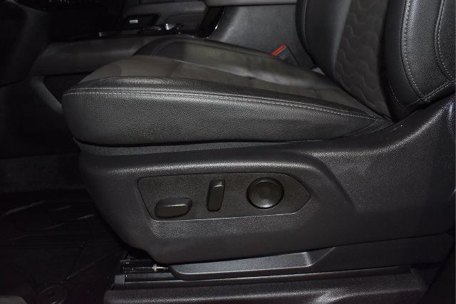 Used 2024 Chevrolet Silverado 2500 ZR2 w/ Technology Package AWD/4WD image 27