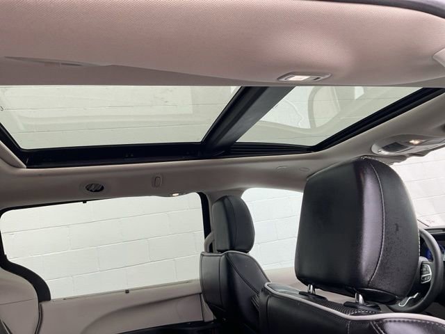 Used 2023 Chrysler Pacifica Limited image 14