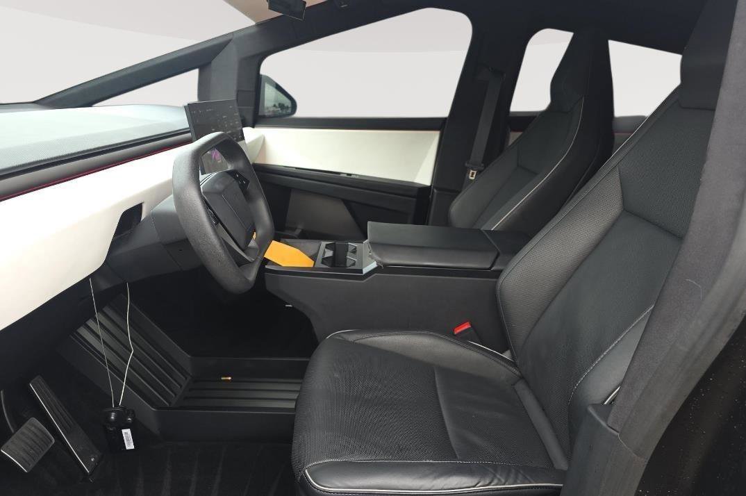 Used 2024 Tesla Cybertruck AWD Crew Cab image 5