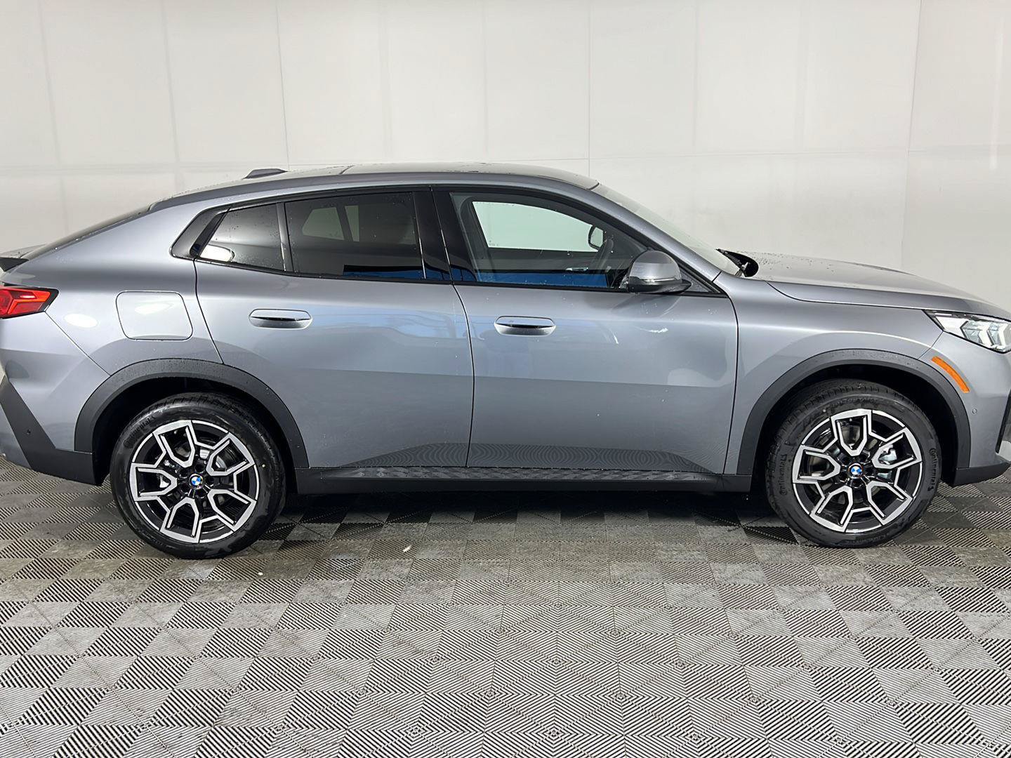 New 2026 BMW X2 xDrive28i w/ Convenience Package AWD/4WD image 2