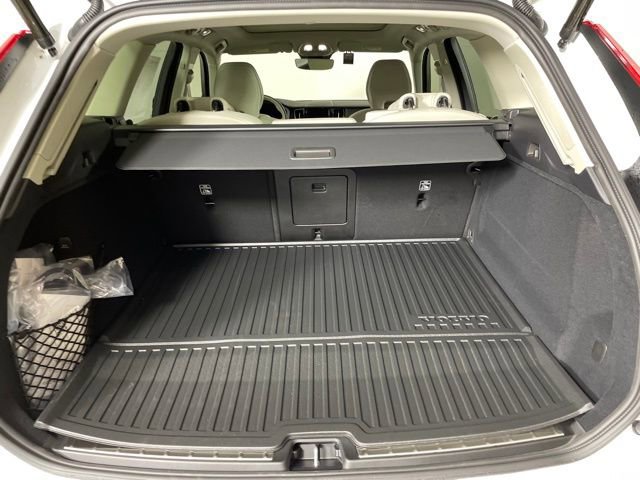 Certified 2024 Volvo XC60 T8 Plus w/ Protection Package AWD/4WD image 40