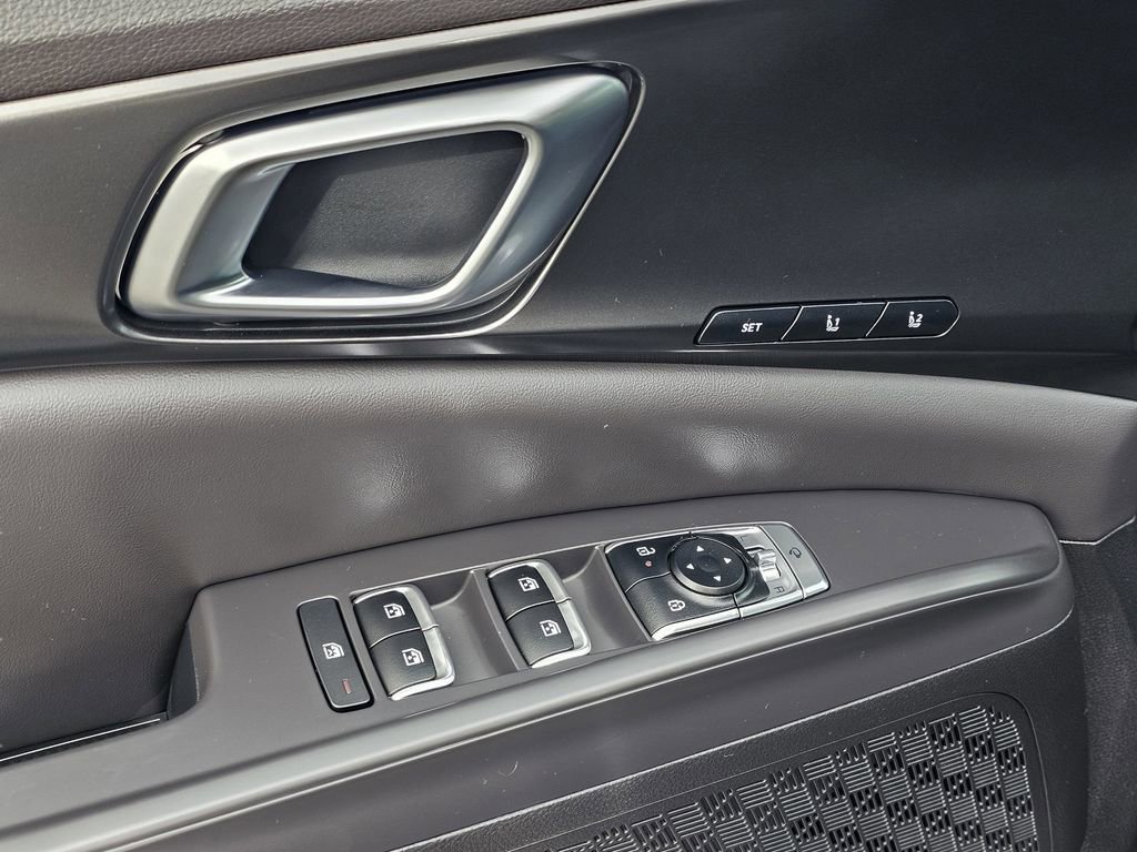 Certified 2026 Kia Carnival SX w/ SX Dark Edition Package image 16