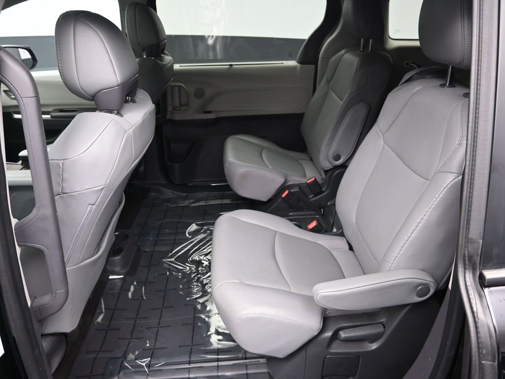 Used 2024 Toyota Sienna XLE image 29