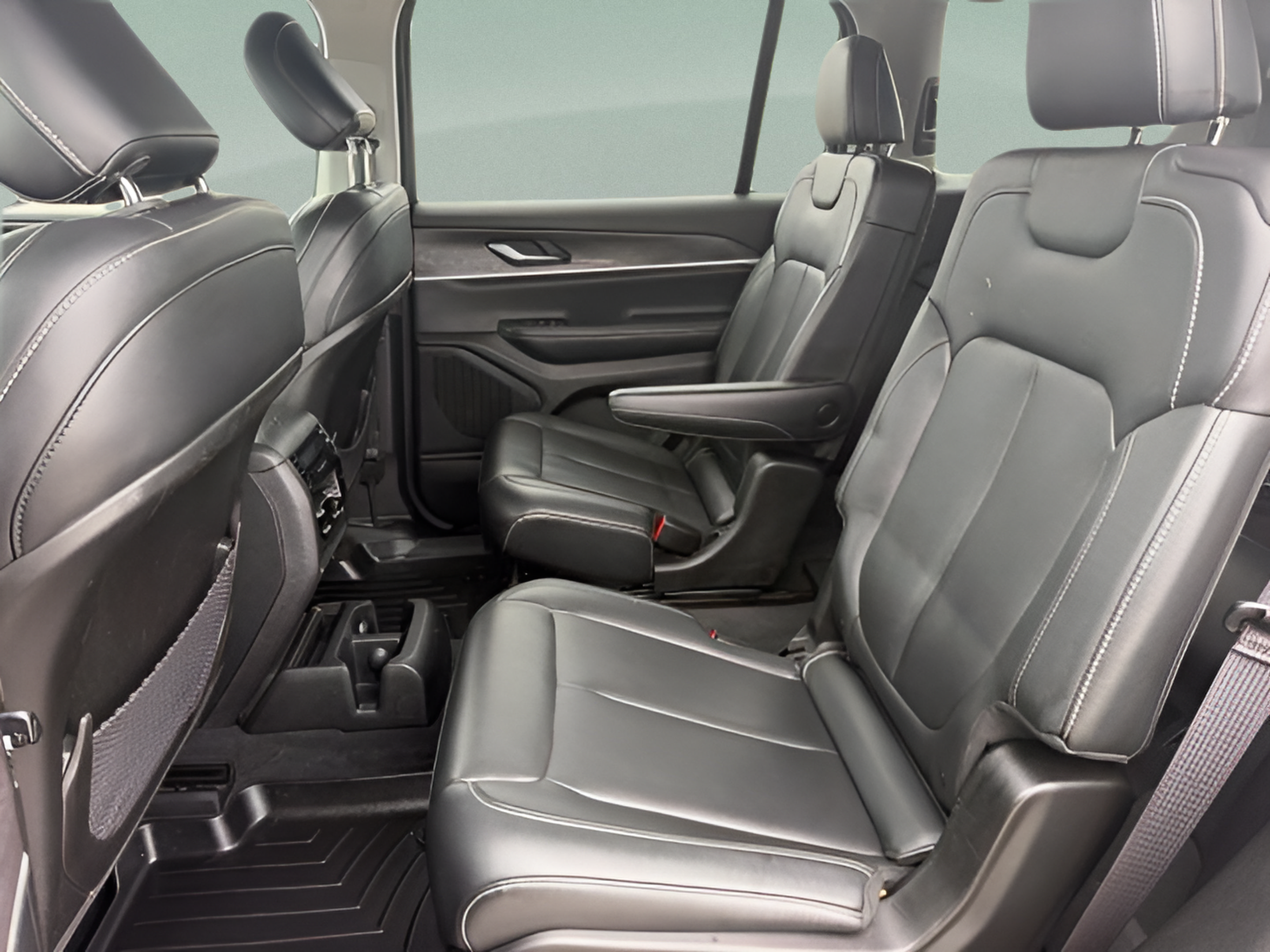Used 2023 Jeep Grand Cherokee L Limited AWD/4WD image 25