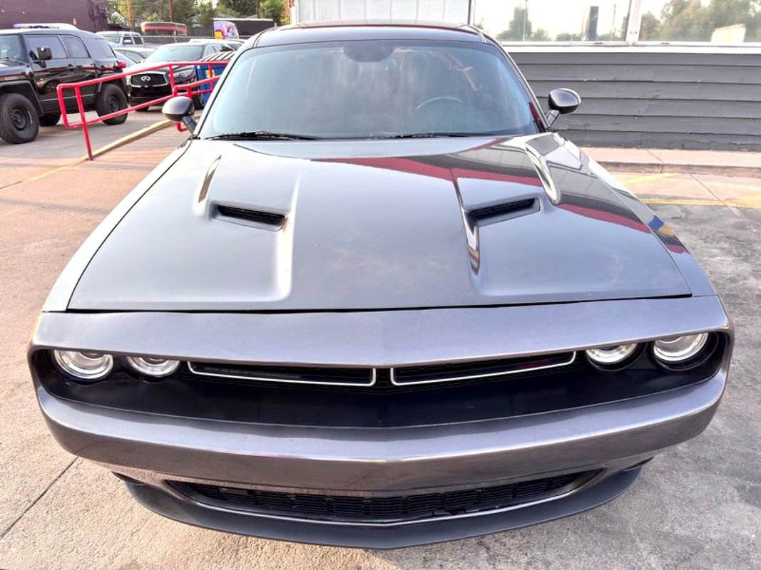 Used 2016 Dodge Challenger R/T image 2