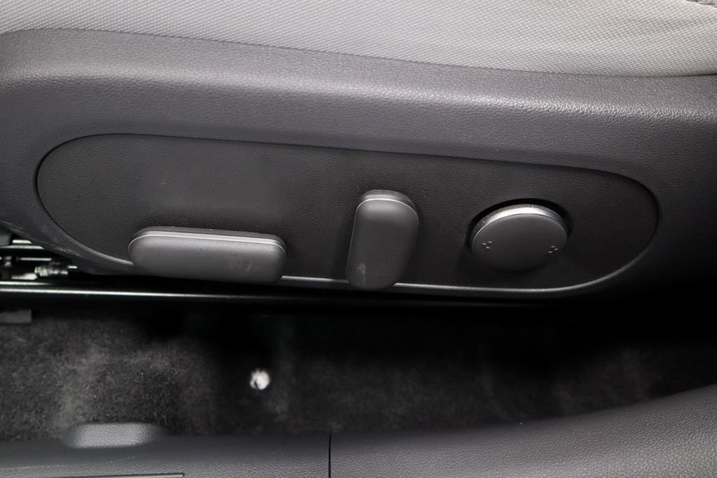 Used 2025 Hyundai Kona SEL FWD image 23