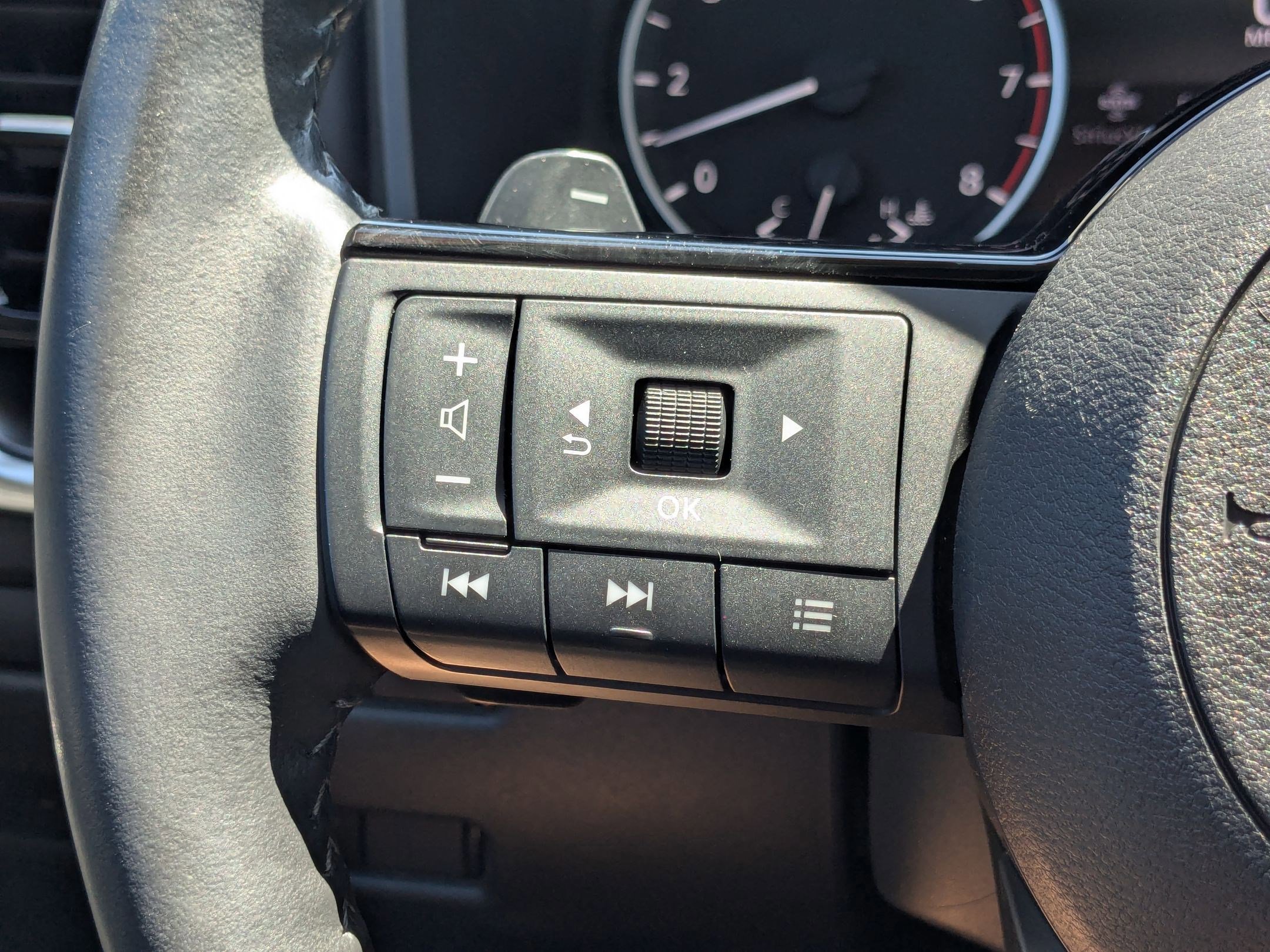 Certified 2022 Nissan Rogue SV w/ SV Premium Package image 12