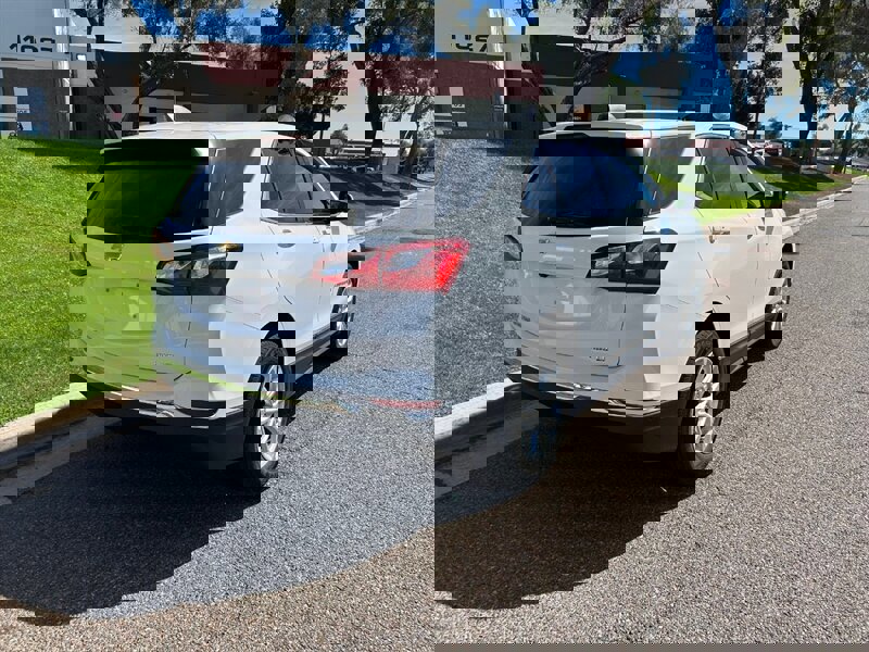 Used 2019 Chevrolet Equinox LT w/ Driver Convenience Package image 6