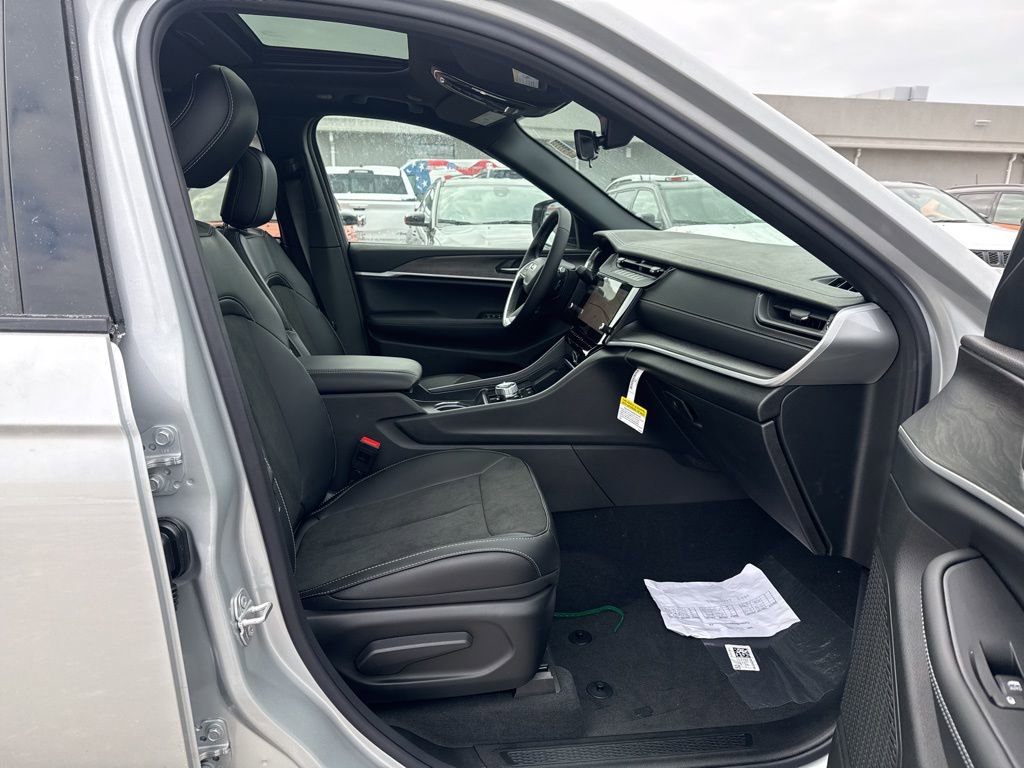 New 2026 Jeep Grand Cherokee Altitude image 28