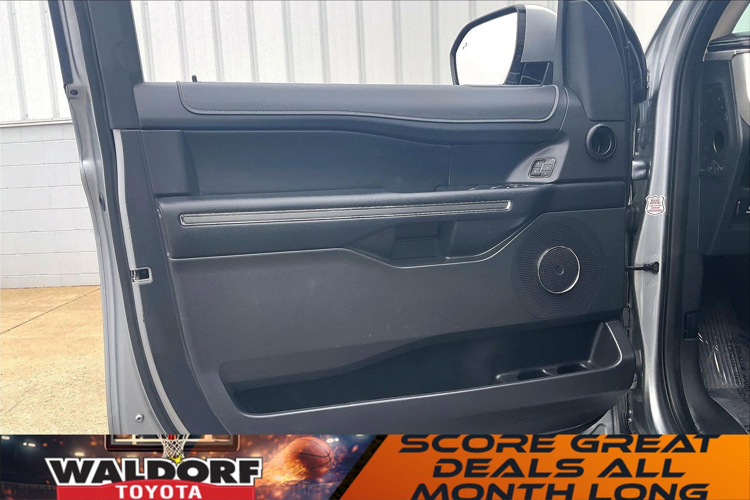 Used 2024 Ford Expedition XLT image 27