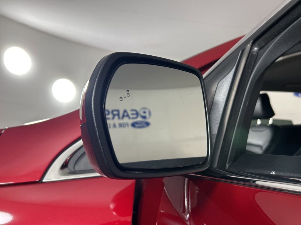 Used 2024 Ford Edge SEL image 11