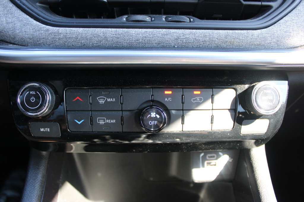 Used 2025 Jeep Compass Latitude AWD/4WD image 48
